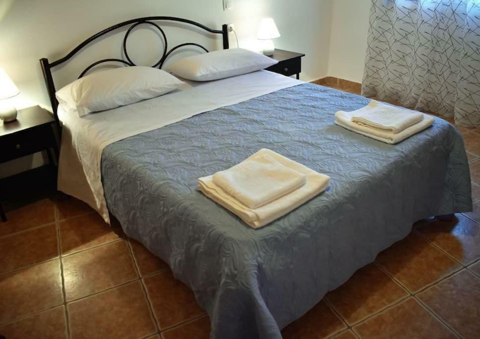 Giannoylas Hoyse{pigadi Agios Matthaios (Corfu)
