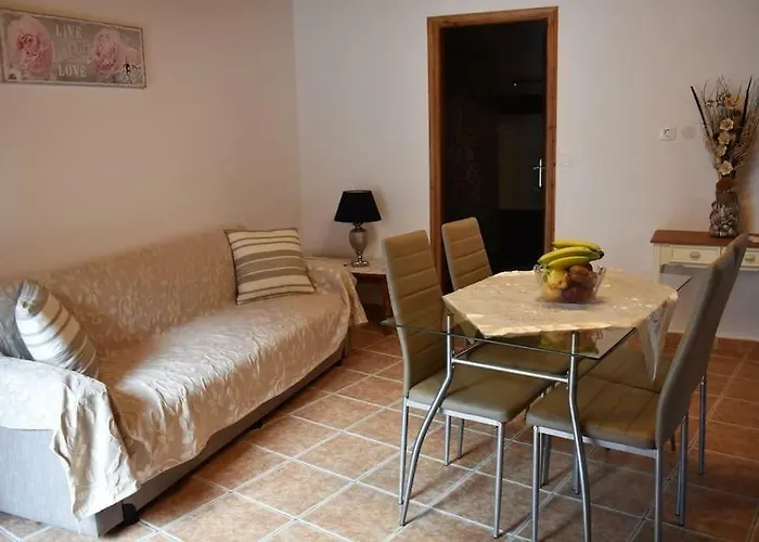 Giannoylas Hoyse{Pigadi